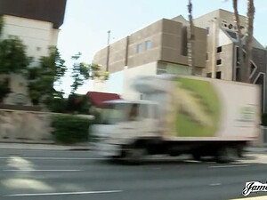 Ебется в упругую попку на полу