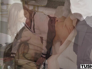 Дала в жопу и заодно похвасталась своим французским маникюром!