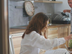 Жгучий анал на столе с русской студенткой